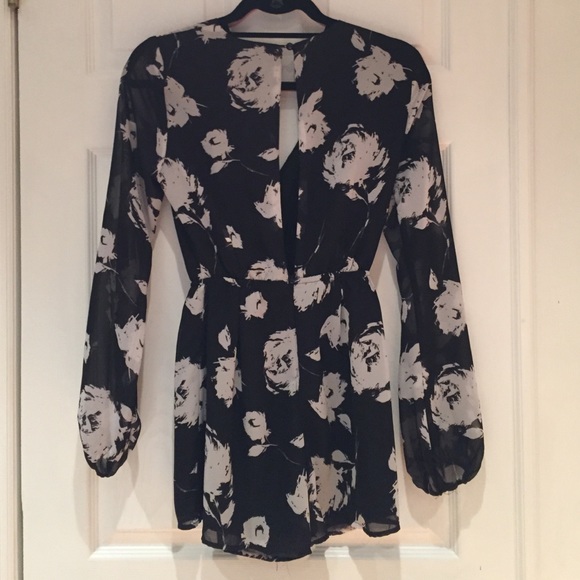 OPEN BACK ROMPER - Picture 3 of 3